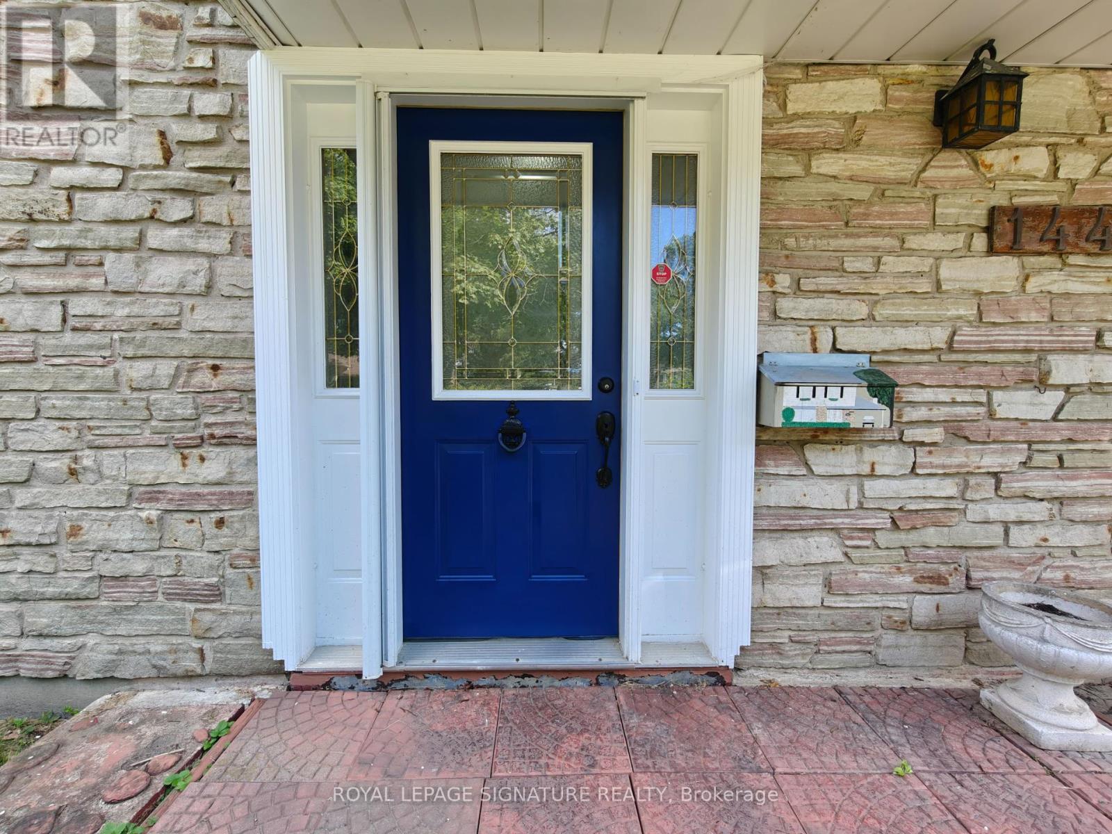 1443 Glen Rutley Circle, Mississauga, Ontario  L4X 1Z8 - Photo 2 - W12406025