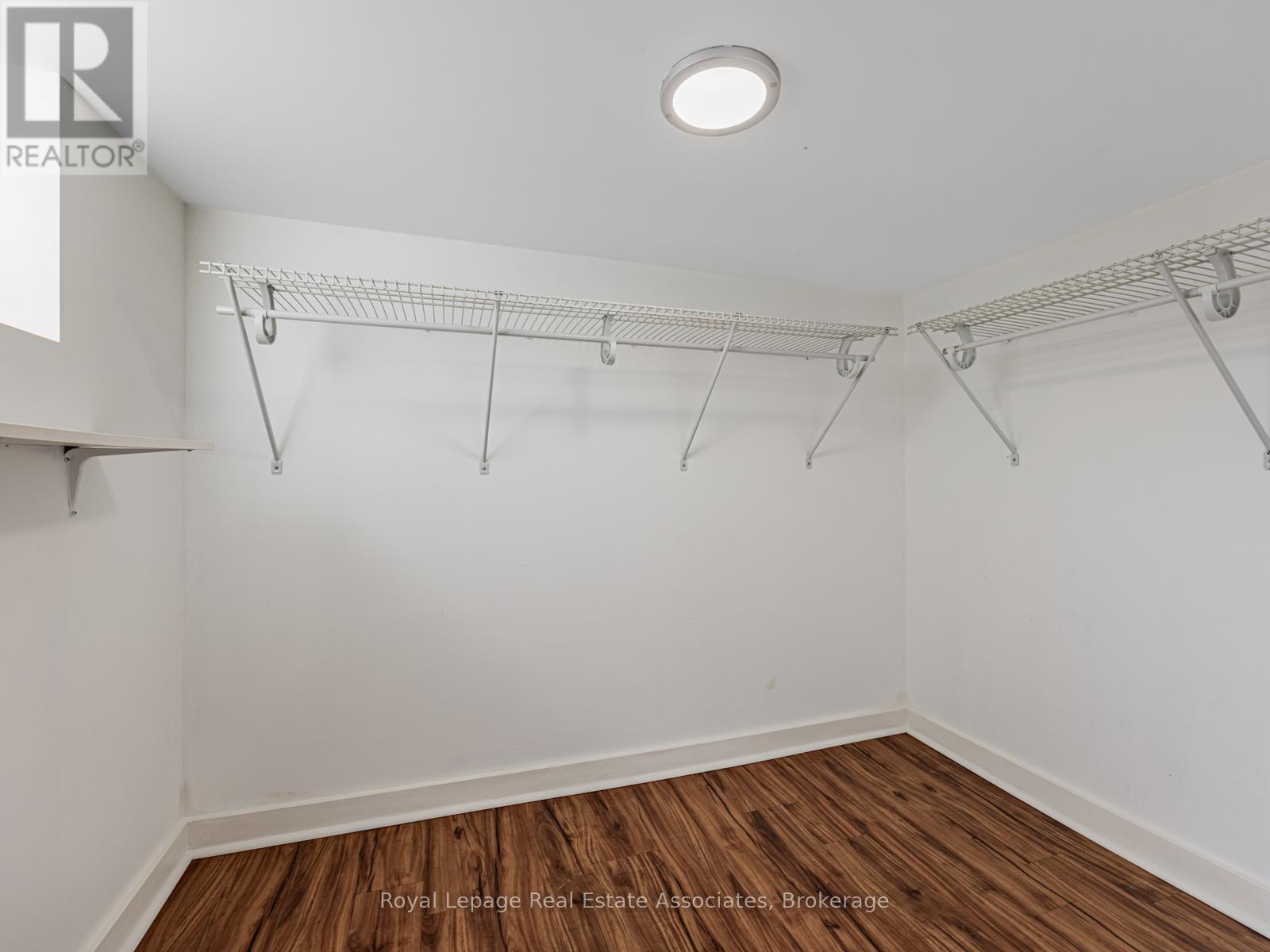 5 Little Boulevard, Toronto, Ontario  M6E 4N1 - Photo 30 - W12460974