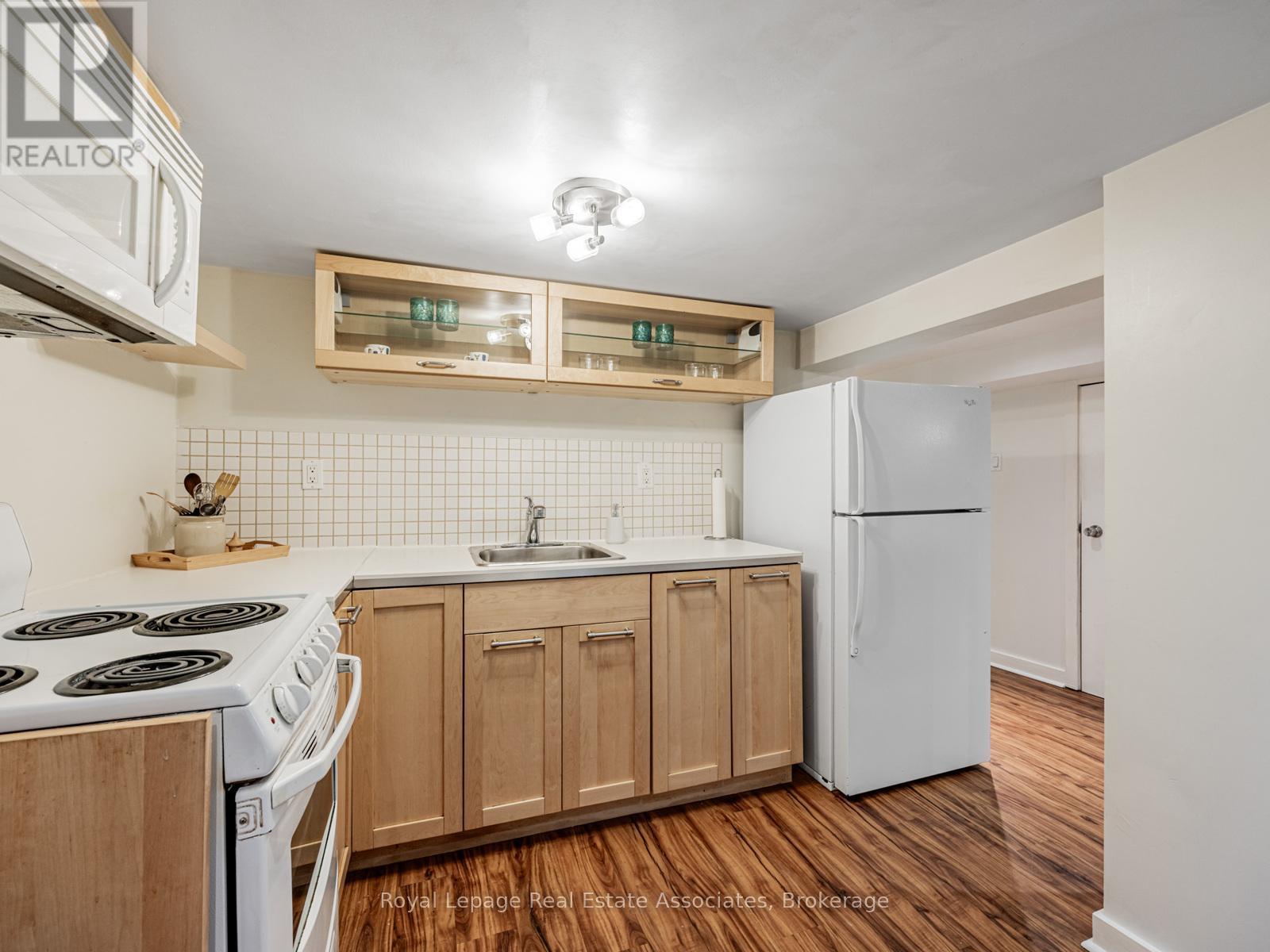 5 Little Boulevard, Toronto, Ontario  M6E 4N1 - Photo 22 - W12460974