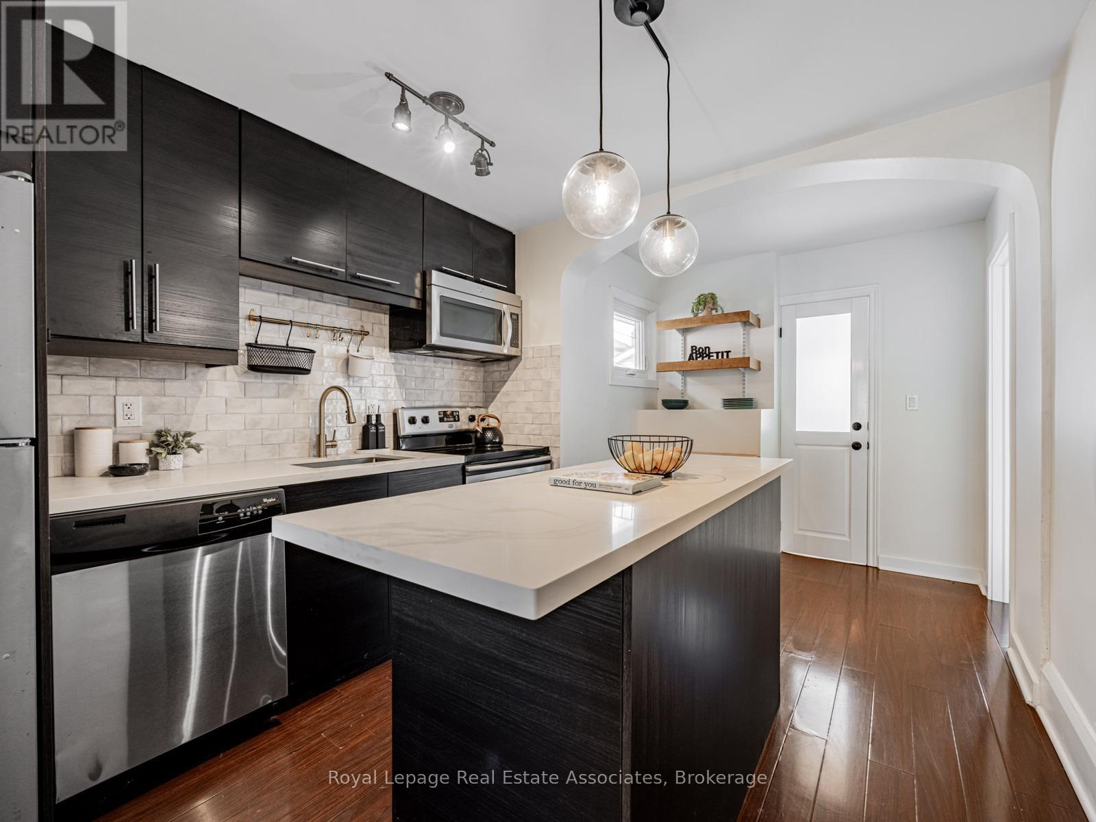 5 Little Boulevard, Toronto, Ontario  M6E 4N1 - Photo 10 - W12460974