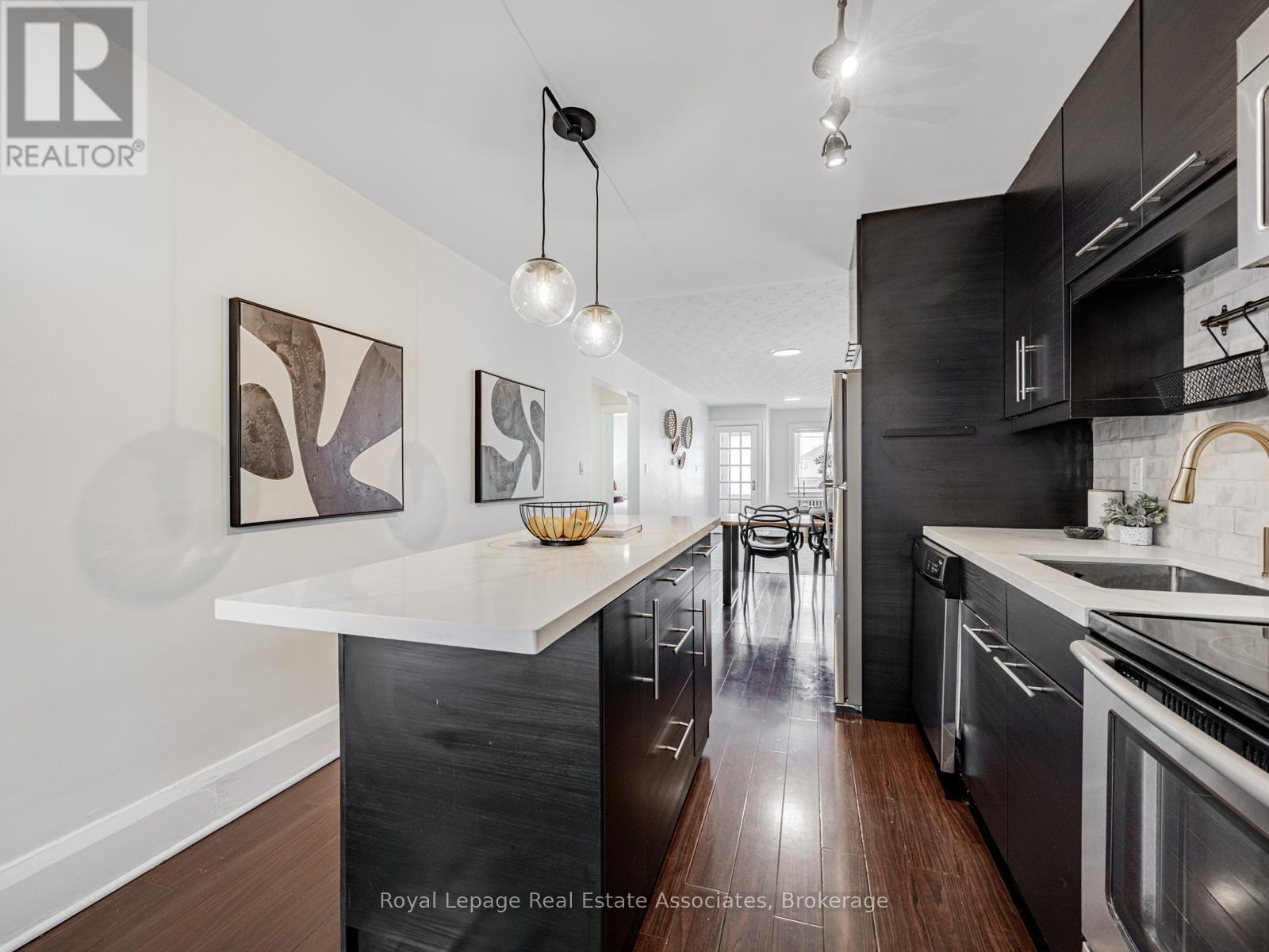 5 Little Boulevard, Toronto, Ontario  M6E 4N1 - Photo 11 - W12460974
