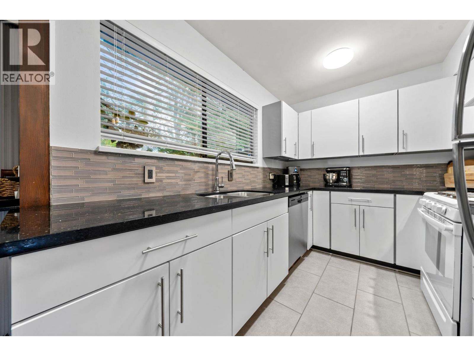 1131 Lillooet Road, North Vancouver, British Columbia  V7J 2H7 - Photo 11 - R3058014