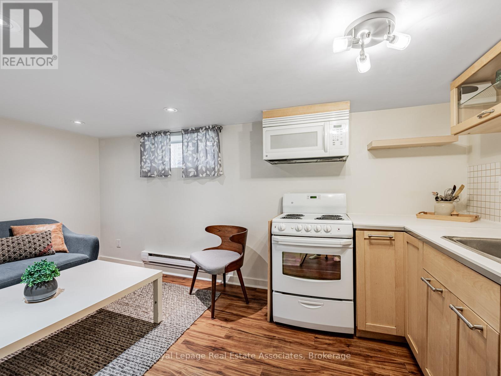 5 Little Boulevard, Toronto, Ontario  M6E 4N1 - Photo 24 - W12460974