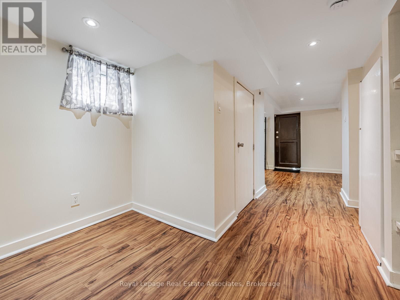 5 Little Boulevard, Toronto, Ontario  M6E 4N1 - Photo 25 - W12460974
