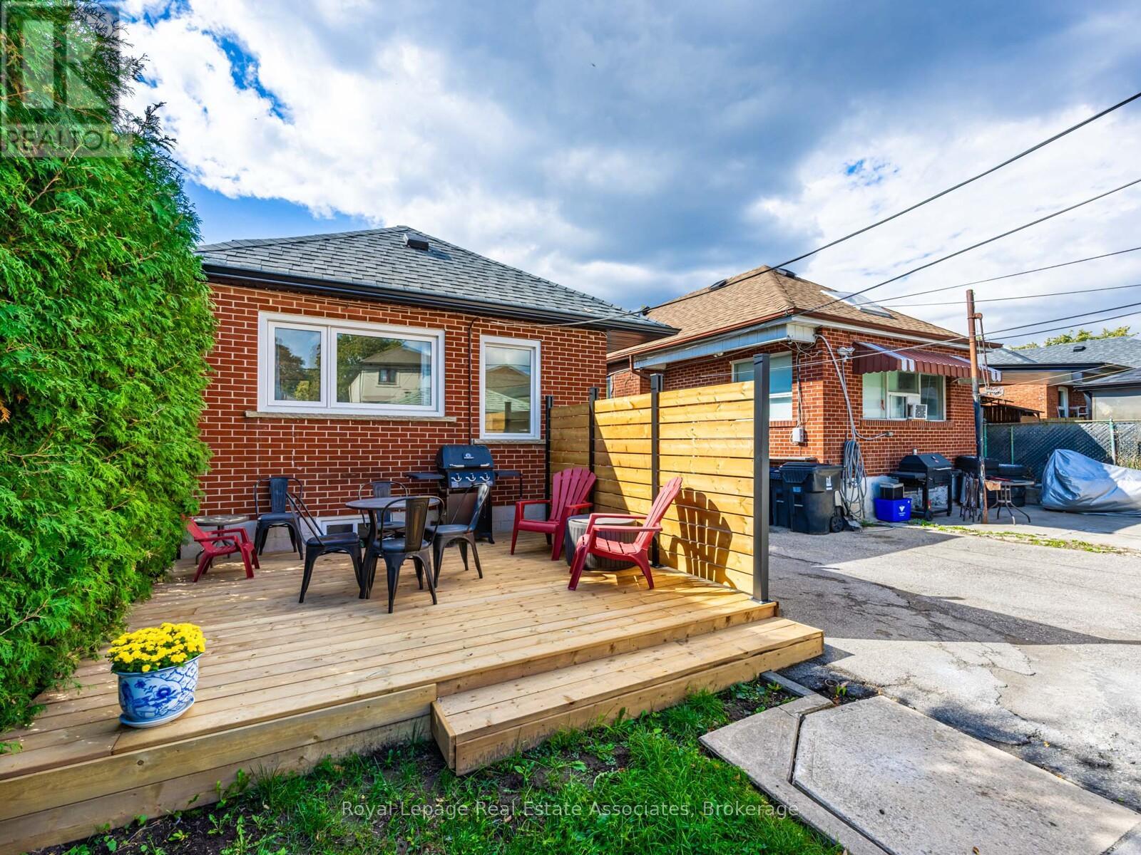 5 Little Boulevard, Toronto, Ontario  M6E 4N1 - Photo 33 - W12460974