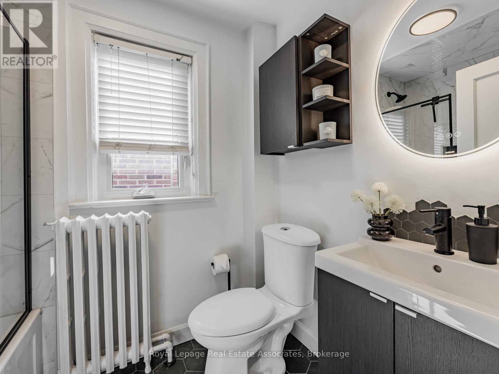 5 Little Boulevard, Toronto, Ontario  M6E 4N1 - Photo 13 - W12460974