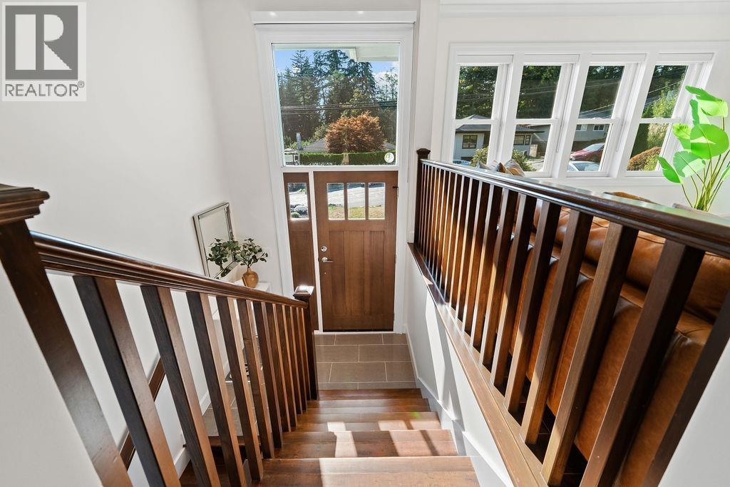814 Plymouth Drive, North Vancouver, British Columbia  V7H 2H7 - Photo 3 - R3058009