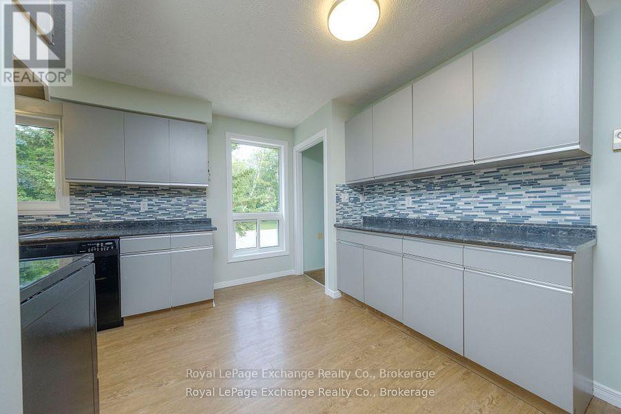 649 Lloyd Street, Saugeen Shores, Ontario  N0H 2C1 - Photo 10 - X12461236