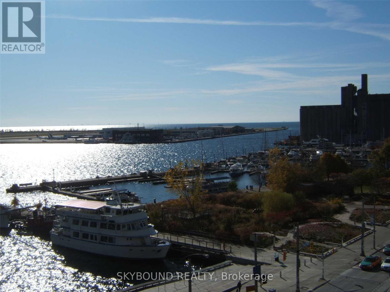 701 - 410 Queens Quay W, Toronto, Ontario  M5V 3T1 - Photo 3 - C12461092