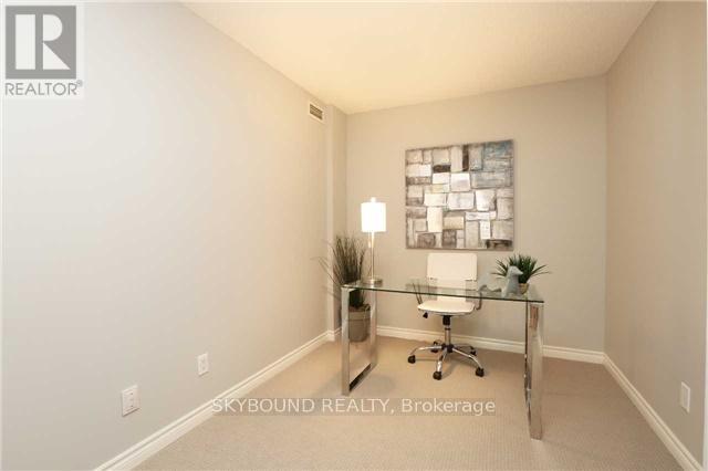 701 - 410 Queens Quay W, Toronto, Ontario  M5V 3T1 - Photo 4 - C12461092