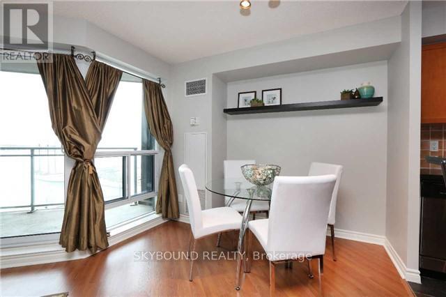 701 - 410 Queens Quay W, Toronto, Ontario  M5V 3T1 - Photo 7 - C12461092