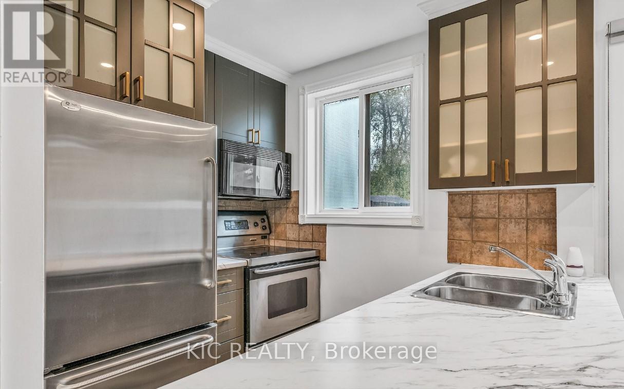 354 Laird Drive, Toronto, Ontario  M4G 3X9 - Photo 10 - C12461114