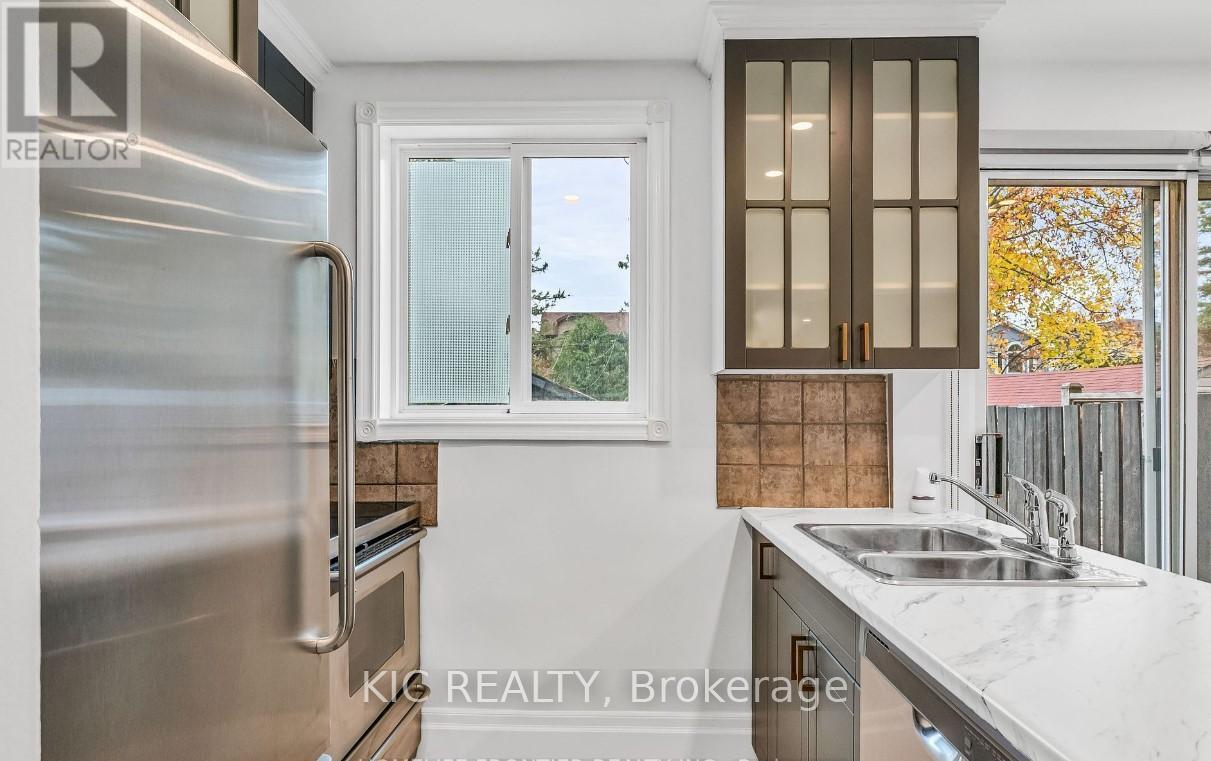 354 Laird Drive, Toronto, Ontario  M4G 3X9 - Photo 11 - C12461114