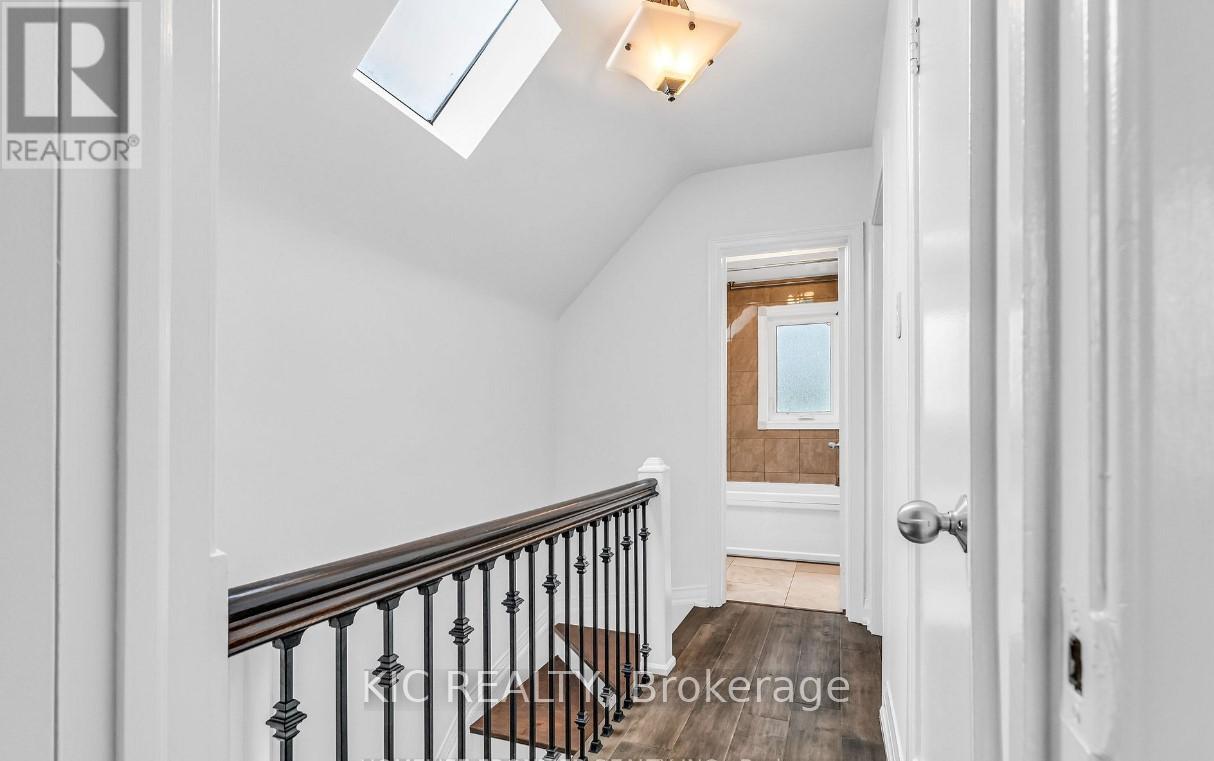 354 Laird Drive, Toronto, Ontario  M4G 3X9 - Photo 15 - C12461114