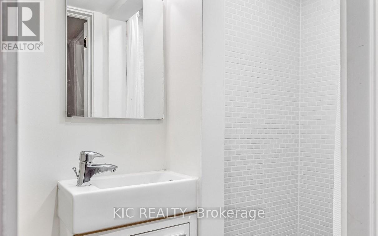 354 Laird Drive, Toronto, Ontario  M4G 3X9 - Photo 28 - C12461114
