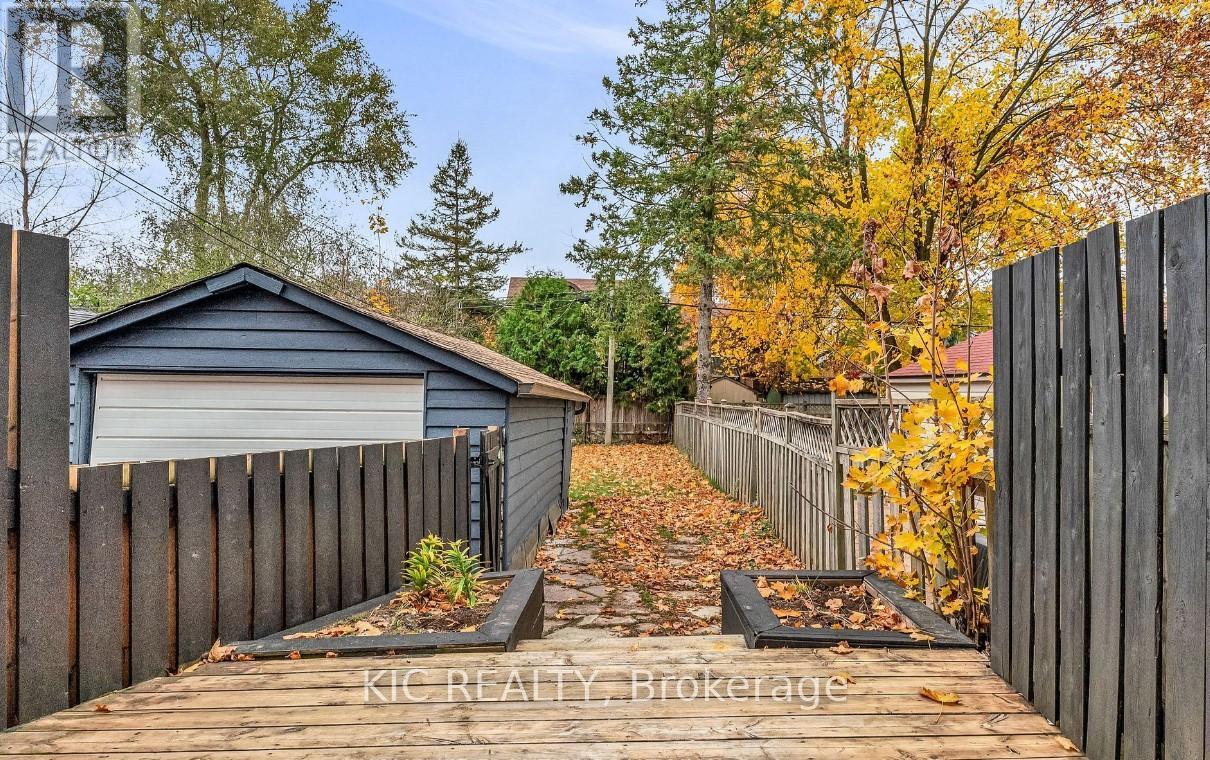 354 Laird Drive, Toronto, Ontario  M4G 3X9 - Photo 31 - C12461114