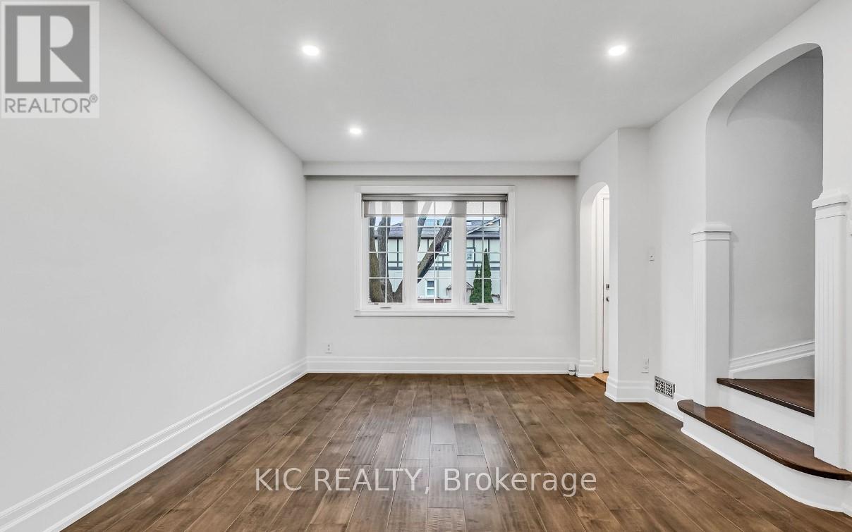 354 Laird Drive, Toronto, Ontario  M4G 3X9 - Photo 4 - C12461114