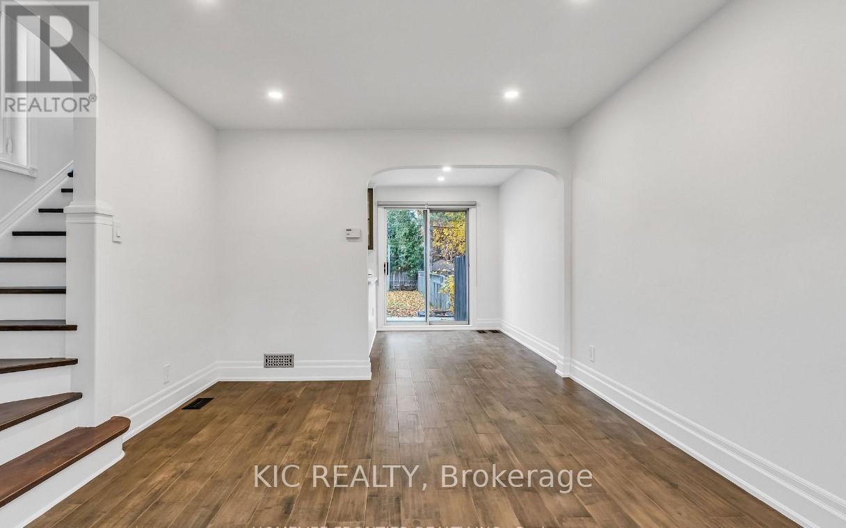354 Laird Drive, Toronto, Ontario  M4G 3X9 - Photo 6 - C12461114