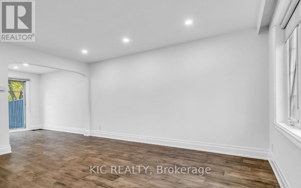 354 Laird Drive, Toronto, Ontario  M4G 3X9 - Photo 7 - C12461114