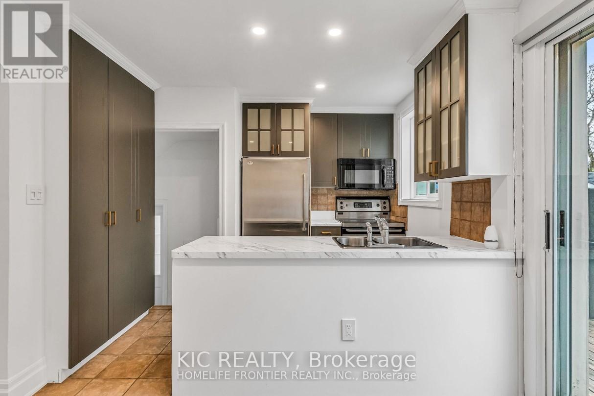 354 Laird Drive, Toronto, Ontario  M4G 3X9 - Photo 9 - C12461114