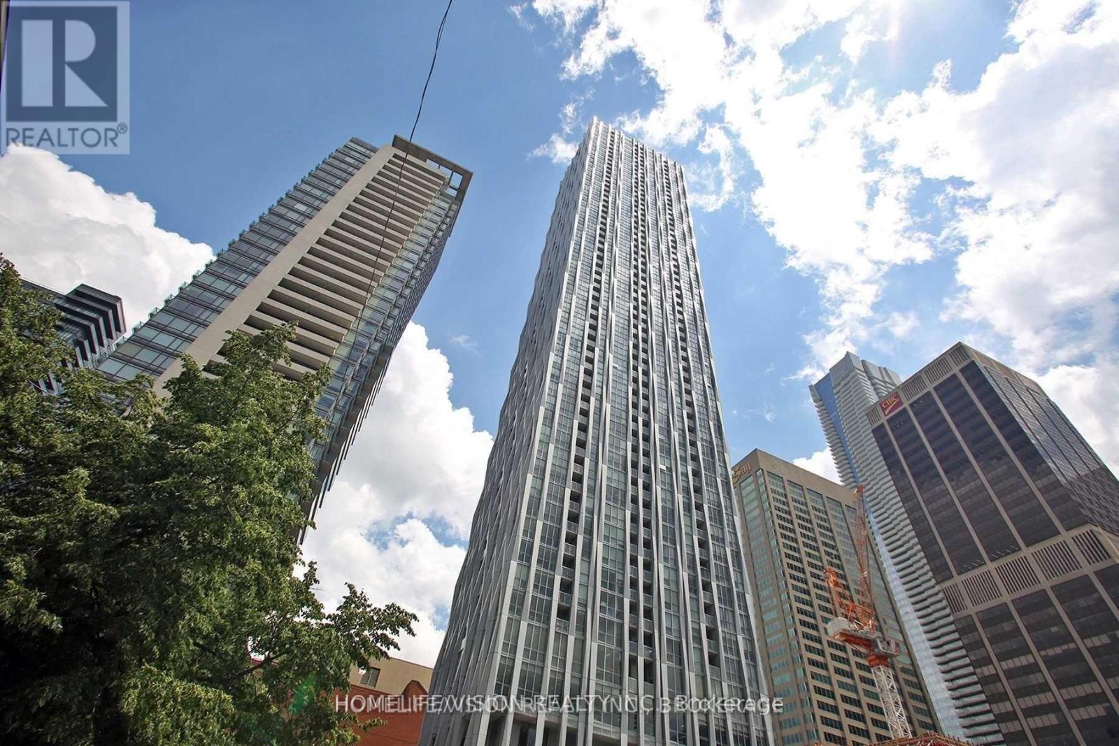 2009 - 1 YORKVILLE AVENUE, Toronto, Ontario