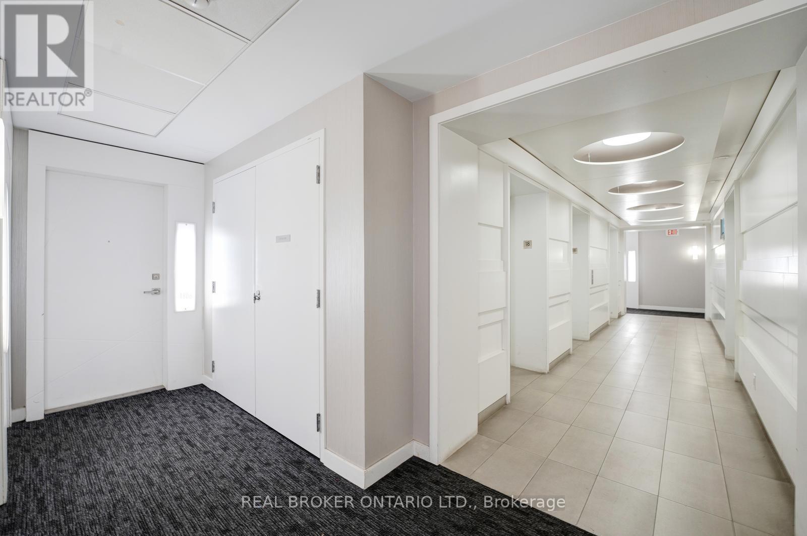 1806 - 14 York Street, Toronto, Ontario  M5J 0B1 - Photo 4 - C12461188