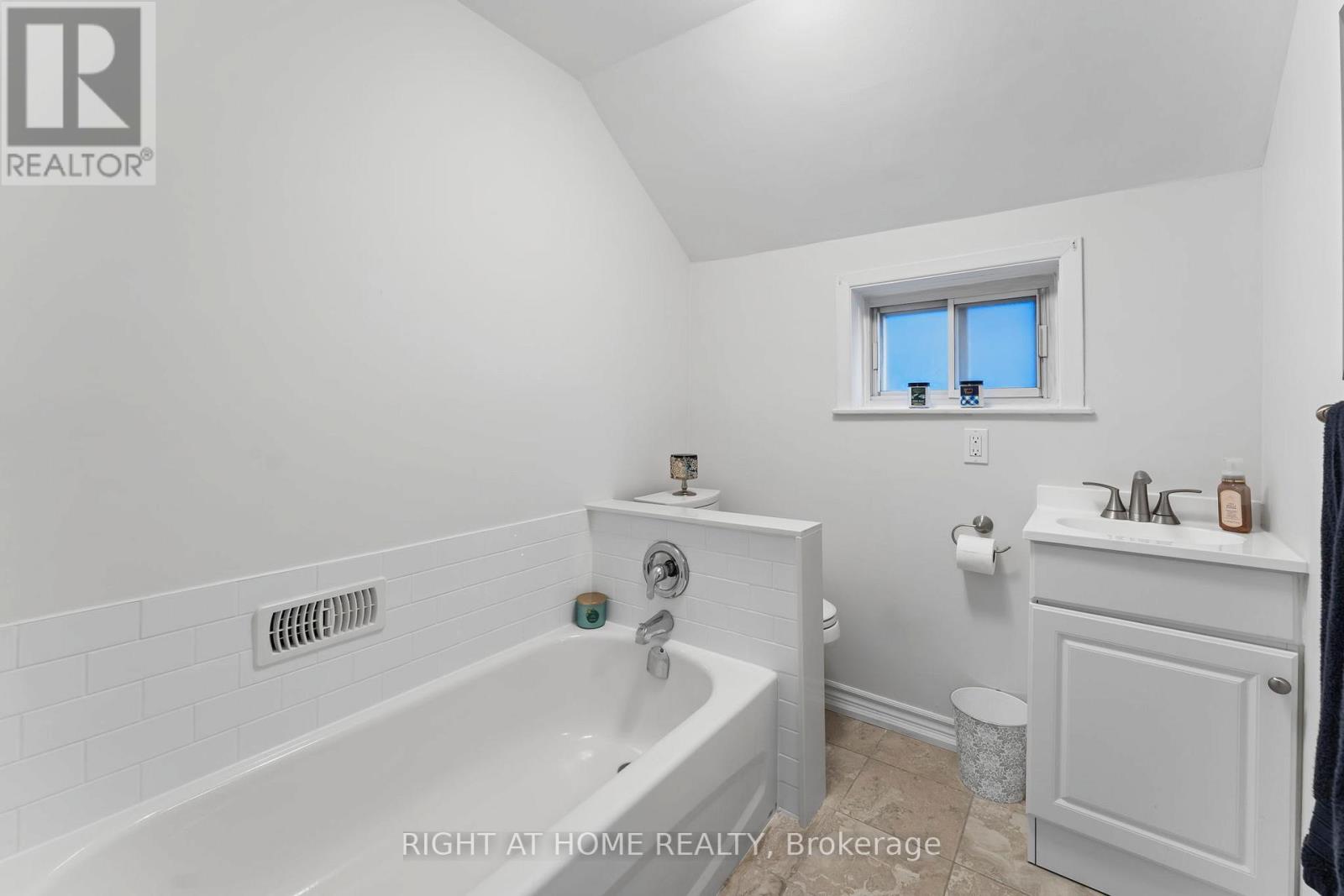 50 Argyle Street, Toronto, Ontario  M6J 1N6 - Photo 26 - C12461193