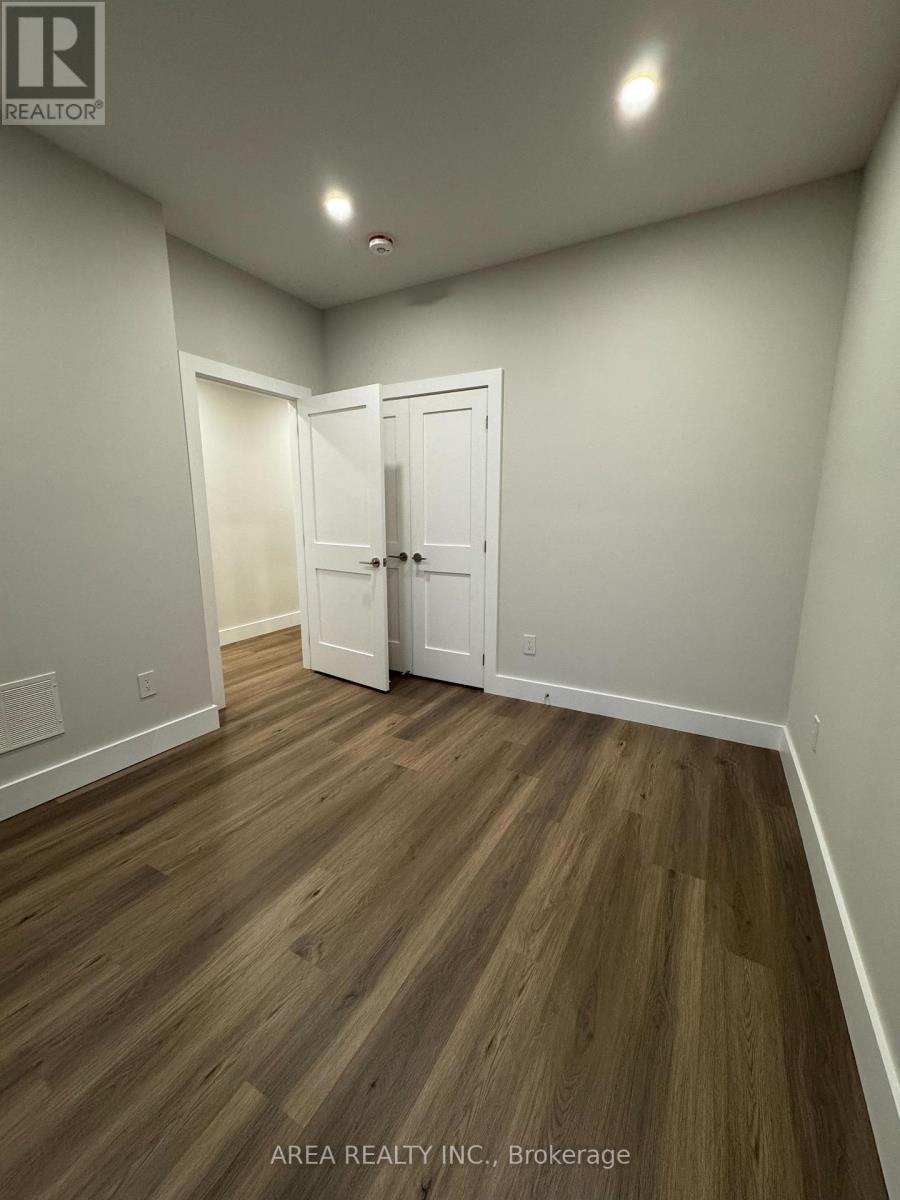Upper - 501 Northcliffe Boulevard, Toronto, Ontario  M6E 3L4 - Photo 10 - C12461196