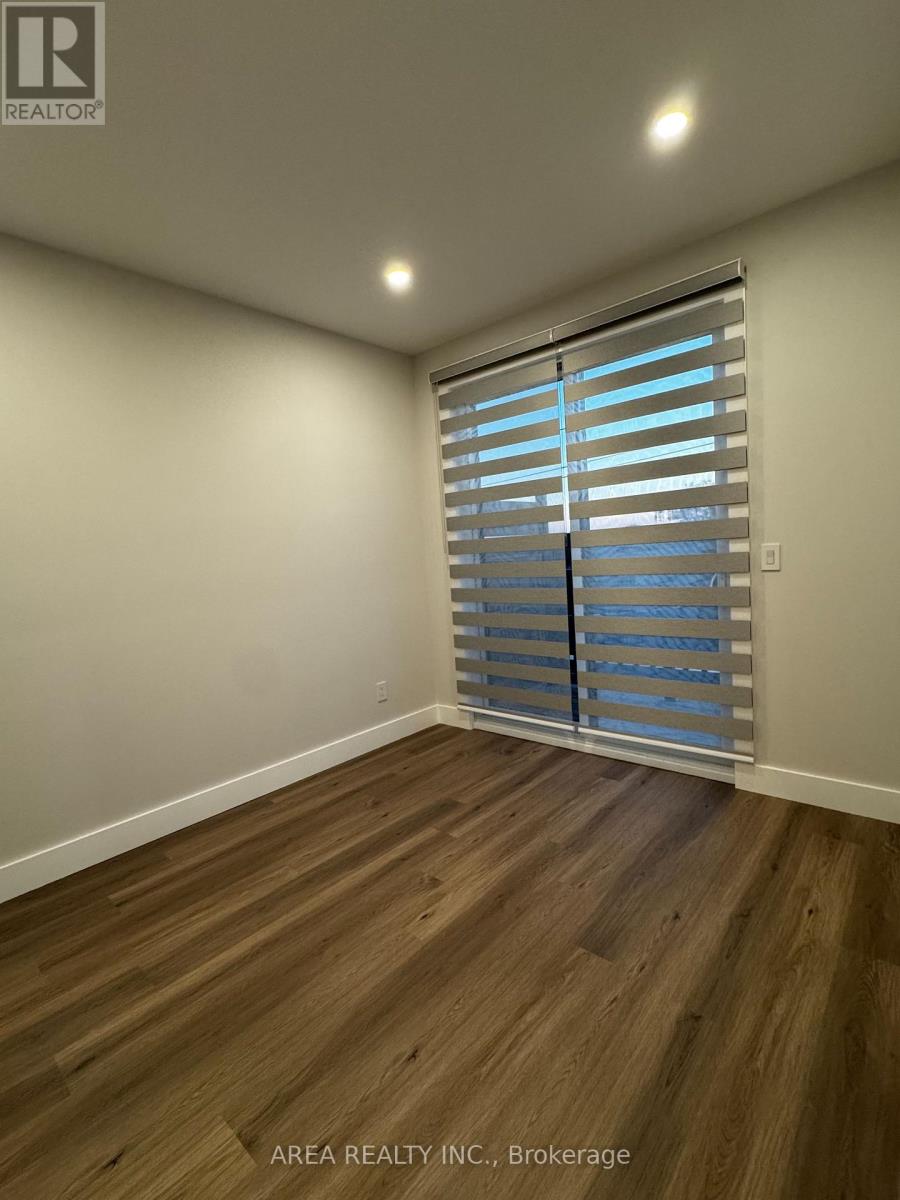 Upper - 501 Northcliffe Boulevard, Toronto, Ontario  M6E 3L4 - Photo 11 - C12461196