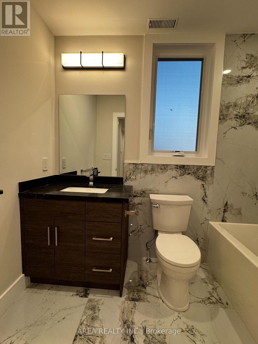 Upper - 501 Northcliffe Boulevard, Toronto, Ontario  M6E 3L4 - Photo 13 - C12461196