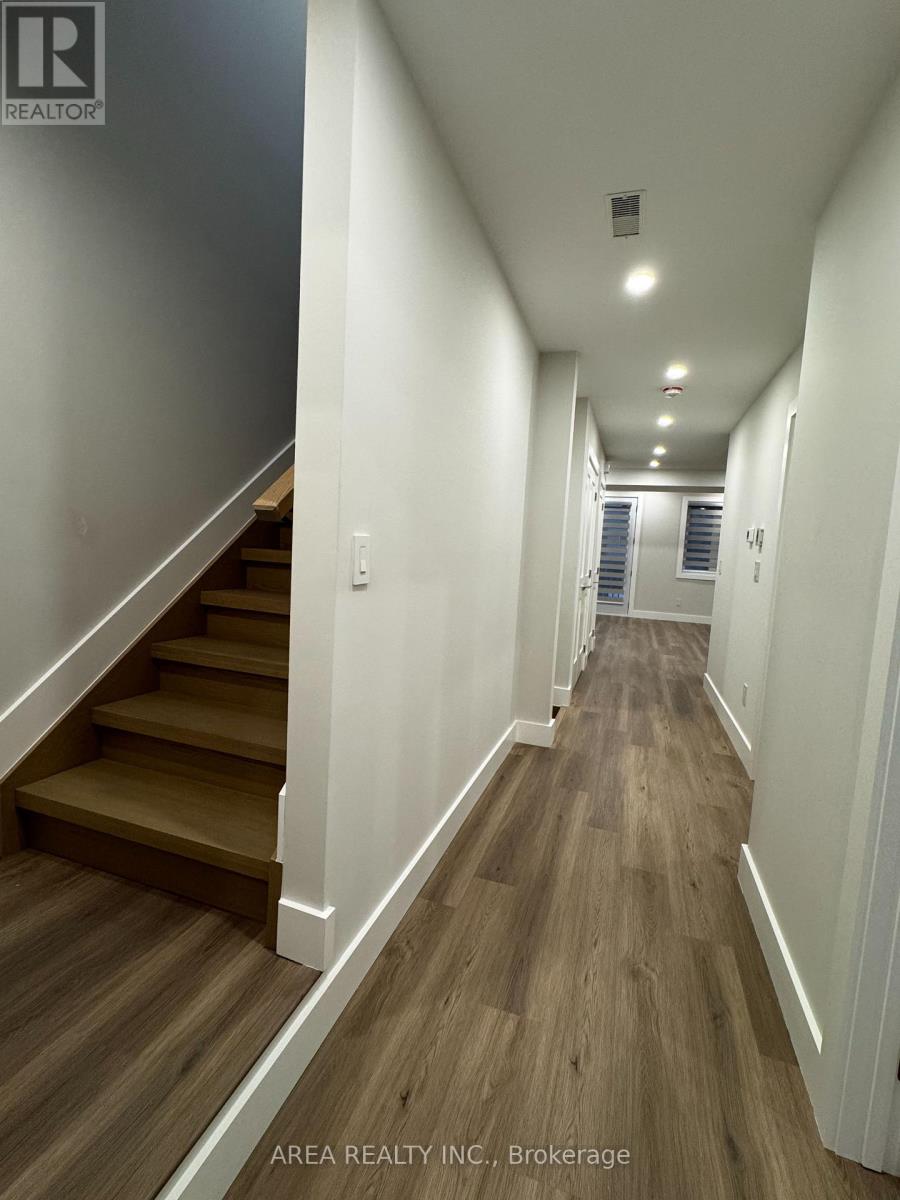 Upper - 501 Northcliffe Boulevard, Toronto, Ontario  M6E 3L4 - Photo 14 - C12461196