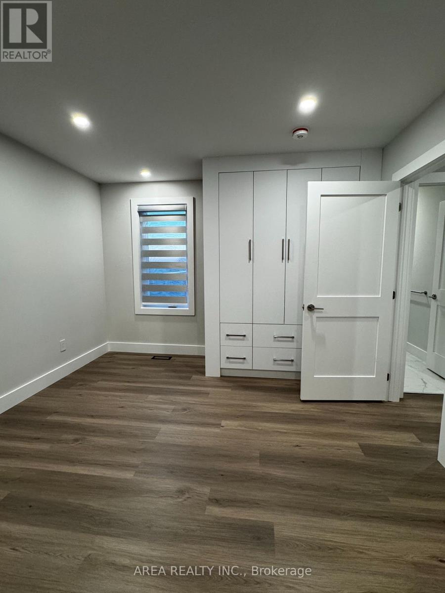 Upper - 501 Northcliffe Boulevard, Toronto, Ontario  M6E 3L4 - Photo 15 - C12461196