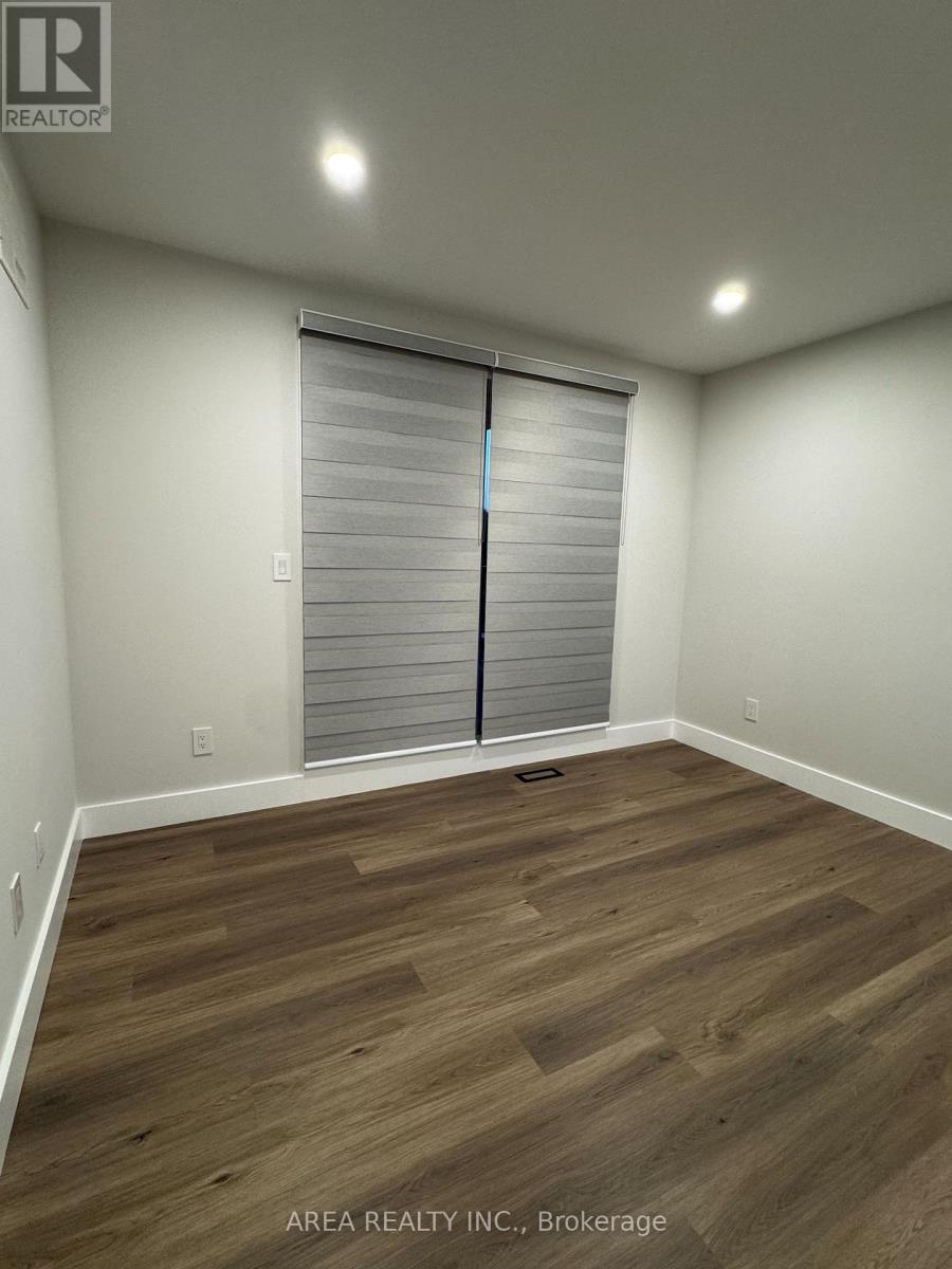 Upper - 501 Northcliffe Boulevard, Toronto, Ontario  M6E 3L4 - Photo 16 - C12461196