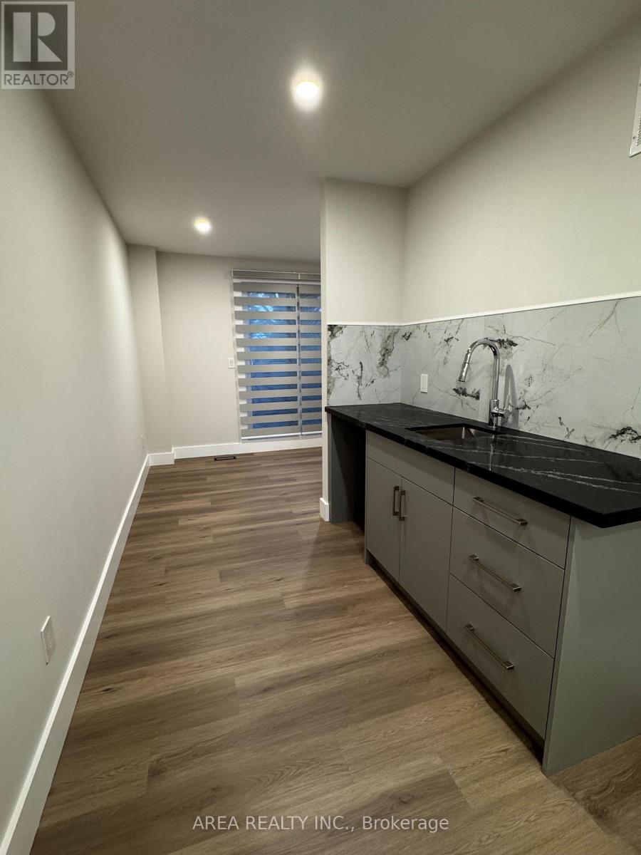 Upper - 501 Northcliffe Boulevard, Toronto, Ontario  M6E 3L4 - Photo 18 - C12461196