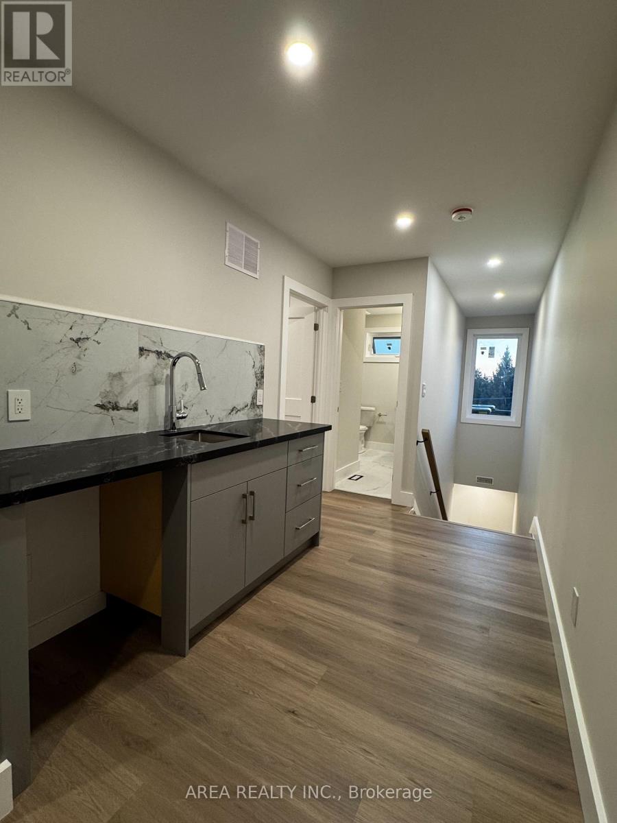 Upper - 501 Northcliffe Boulevard, Toronto, Ontario  M6E 3L4 - Photo 19 - C12461196
