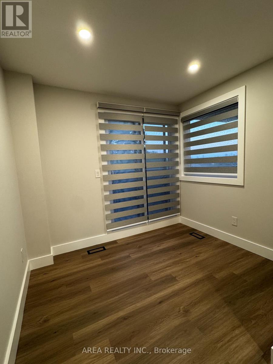 Upper - 501 Northcliffe Boulevard, Toronto, Ontario  M6E 3L4 - Photo 20 - C12461196