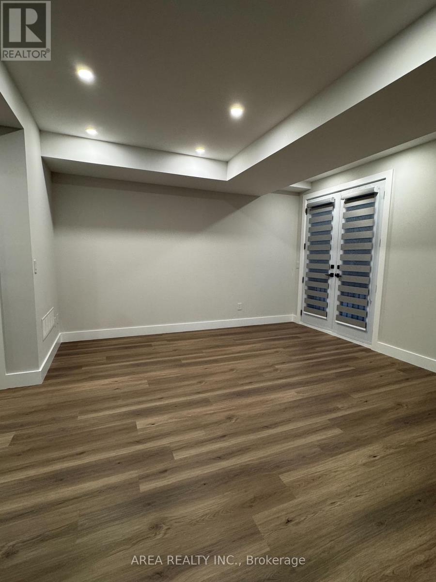 Upper - 501 Northcliffe Boulevard, Toronto, Ontario  M6E 3L4 - Photo 4 - C12461196