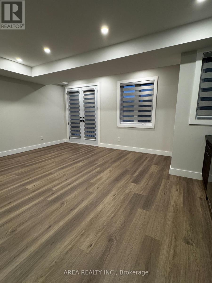 Upper - 501 Northcliffe Boulevard, Toronto, Ontario  M6E 3L4 - Photo 5 - C12461196
