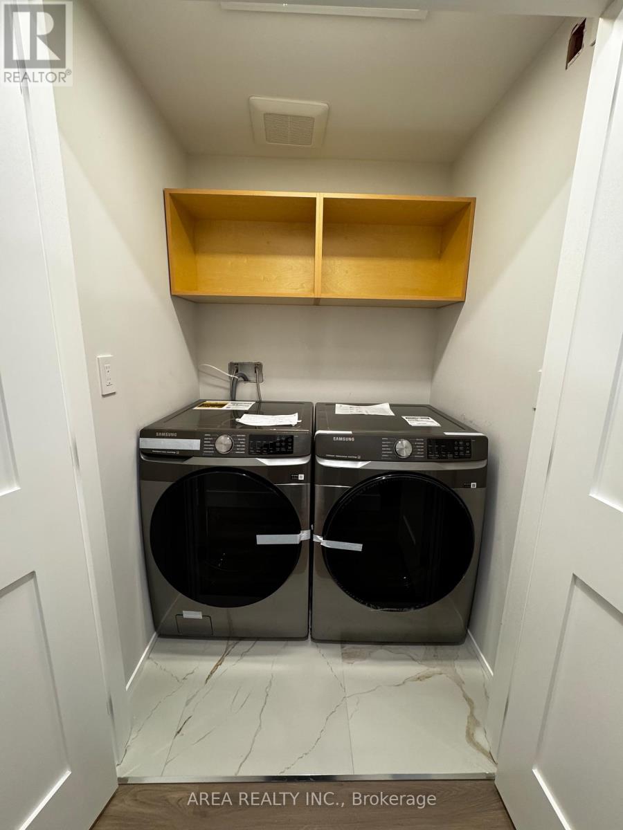 Upper - 501 Northcliffe Boulevard, Toronto, Ontario  M6E 3L4 - Photo 7 - C12461196