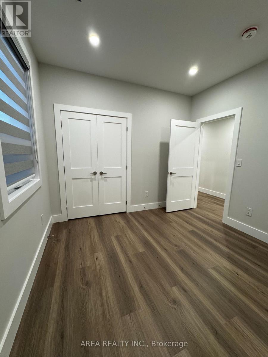Upper - 501 Northcliffe Boulevard, Toronto, Ontario  M6E 3L4 - Photo 8 - C12461196