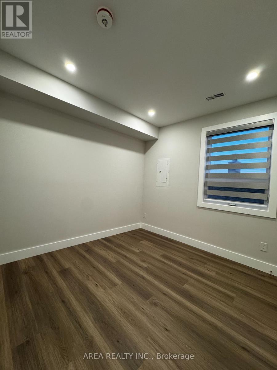 Upper - 501 Northcliffe Boulevard, Toronto, Ontario  M6E 3L4 - Photo 9 - C12461196