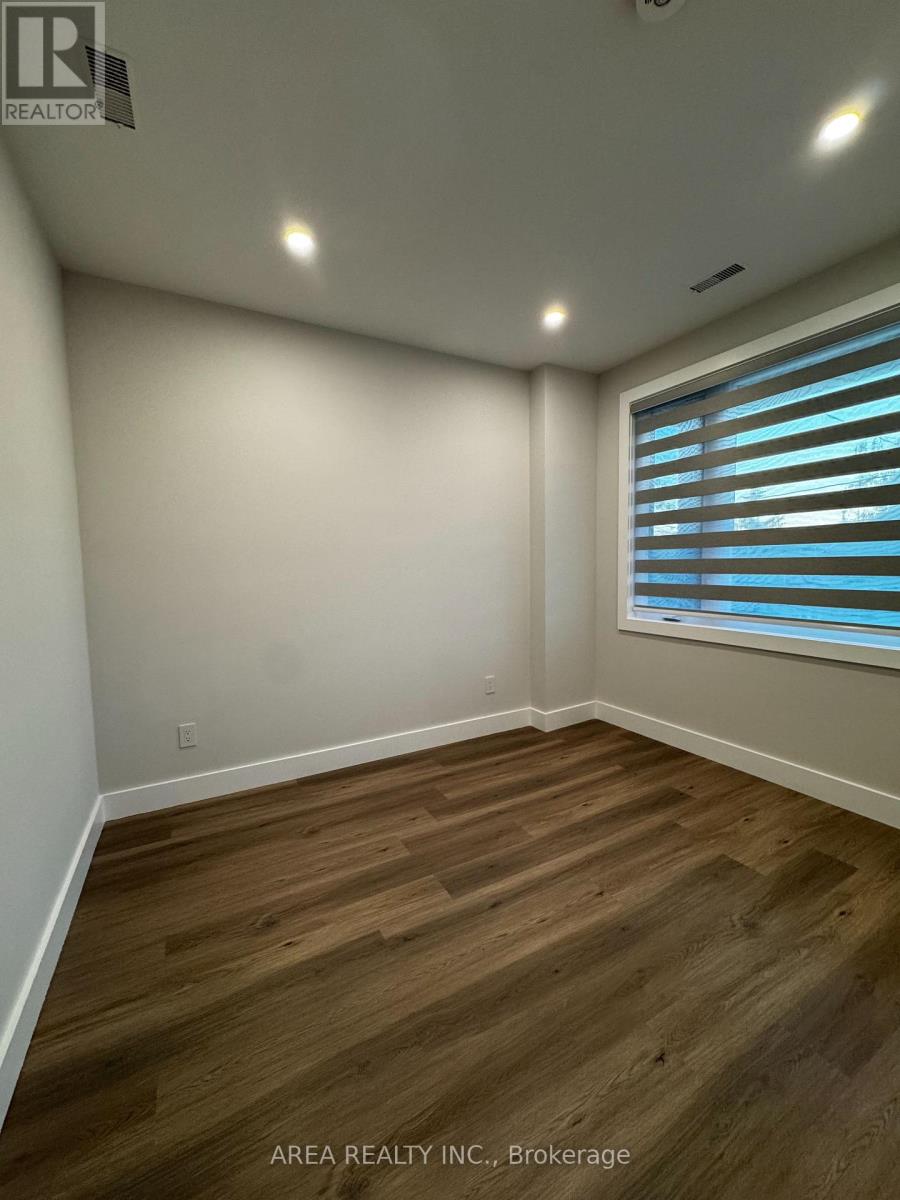 Main - 501 Northcliffe Boulevard, Toronto, Ontario  M6E 3L4 - Photo 10 - C12461197