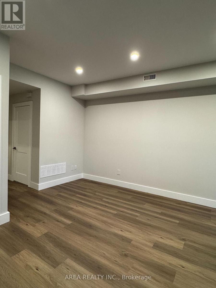 Main - 501 Northcliffe Boulevard, Toronto, Ontario  M6E 3L4 - Photo 6 - C12461197