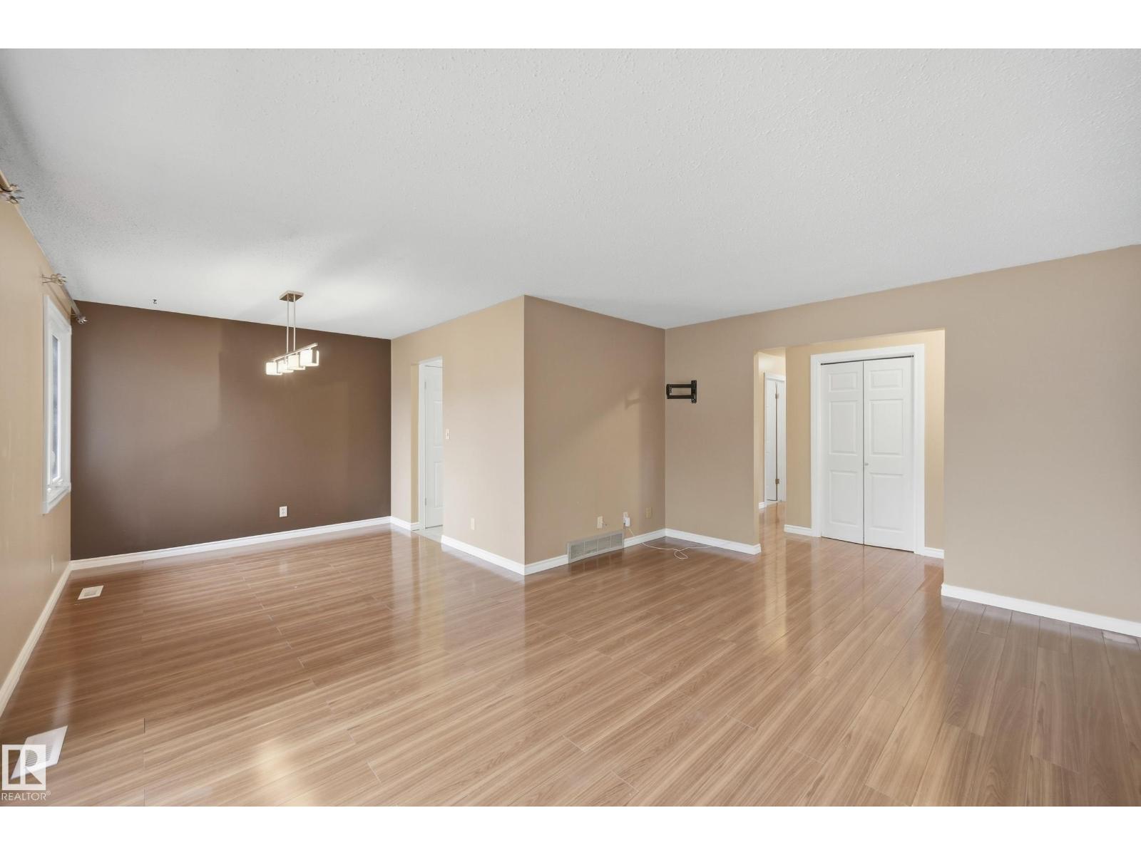 14231 24 St Nw, Edmonton, Alberta  T5Y 1G2 - Photo 2 - E4462021