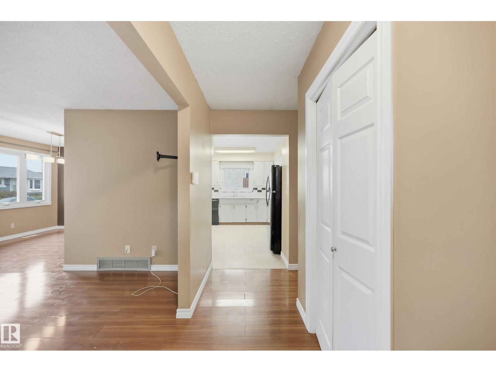 14231 24 St Nw, Edmonton, Alberta  T5Y 1G2 - Photo 4 - E4462021