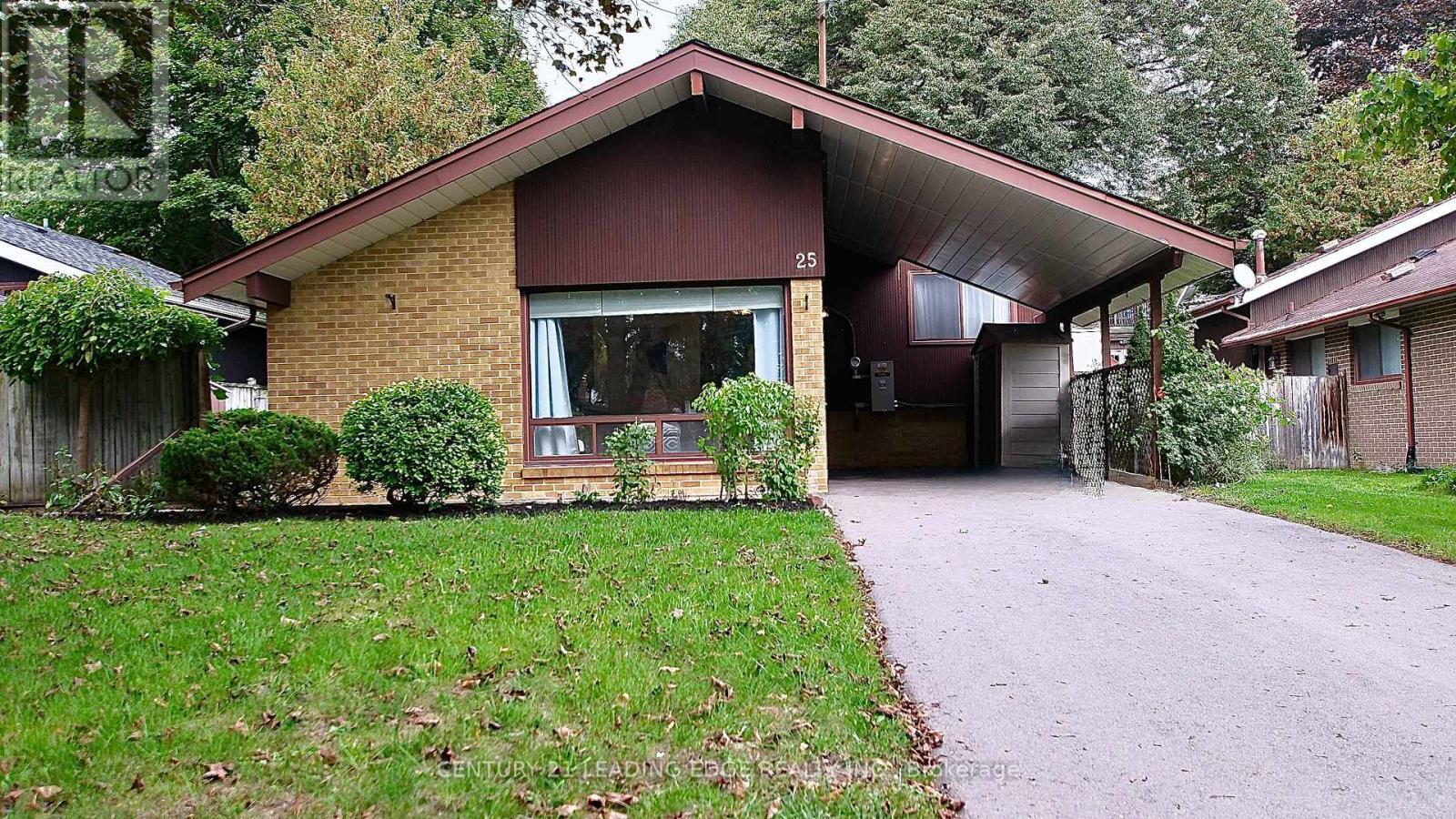 25 OAKLEY BOULEVARD, Toronto, Ontario