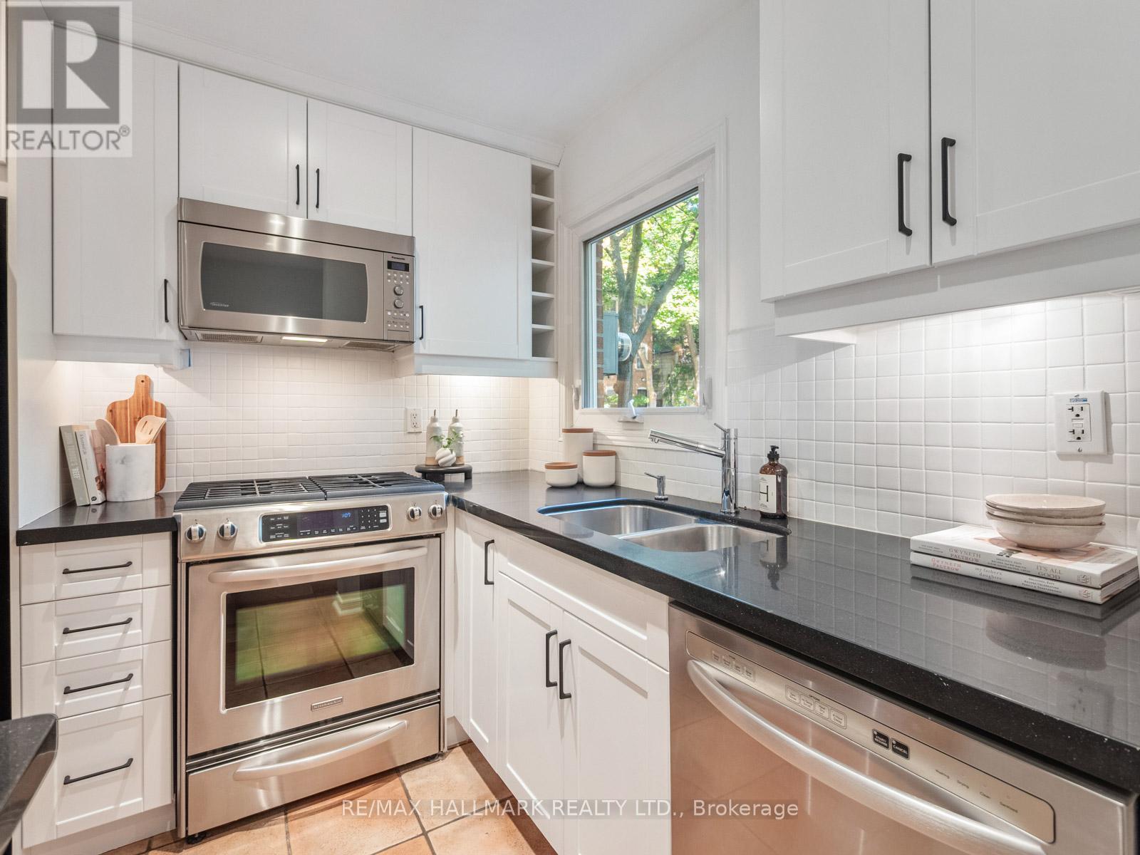 2 - 66 Boultbee Avenue, Toronto, Ontario  M4J 1B1 - Photo 4 - E12461113
