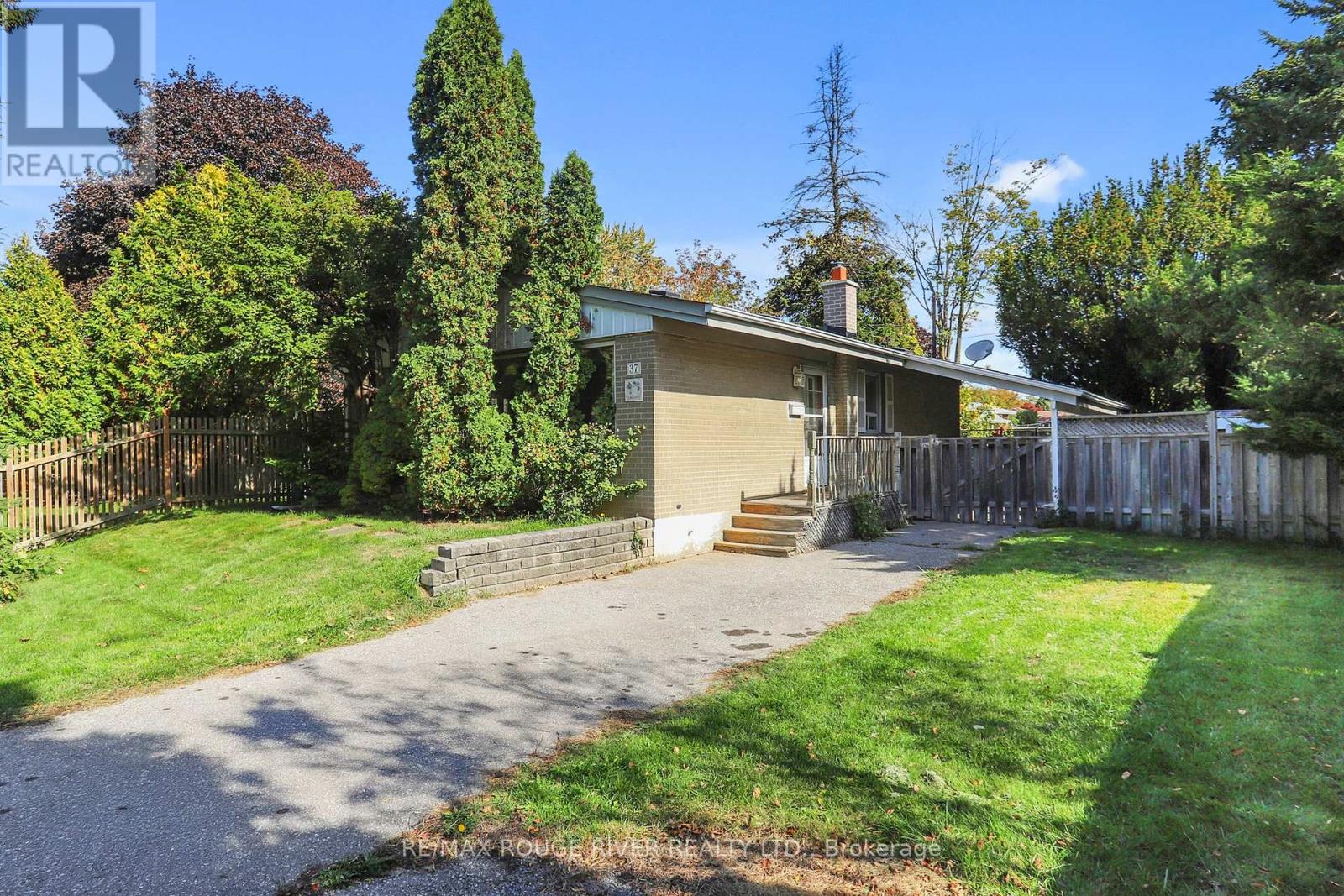 37 HILEY AVENUE, Ajax, Ontario