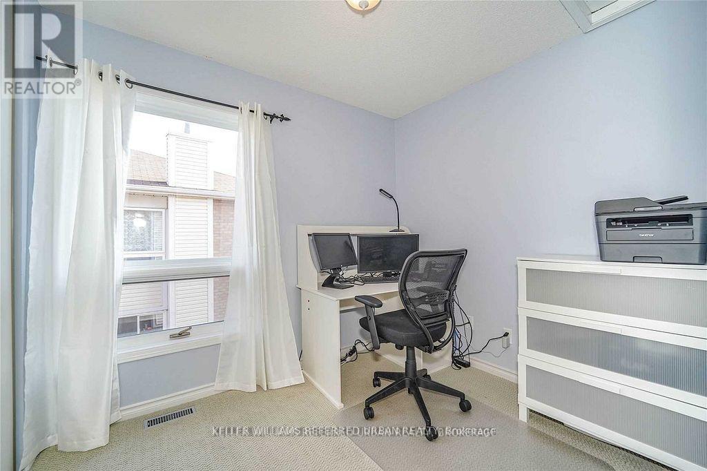 75 William Curtis Circle, Newmarket, Ontario  L3Y 8L7 - Photo 10 - N12461079