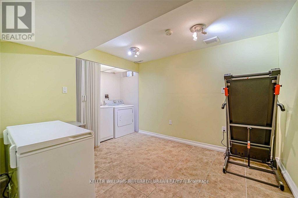 75 William Curtis Circle, Newmarket, Ontario  L3Y 8L7 - Photo 13 - N12461079